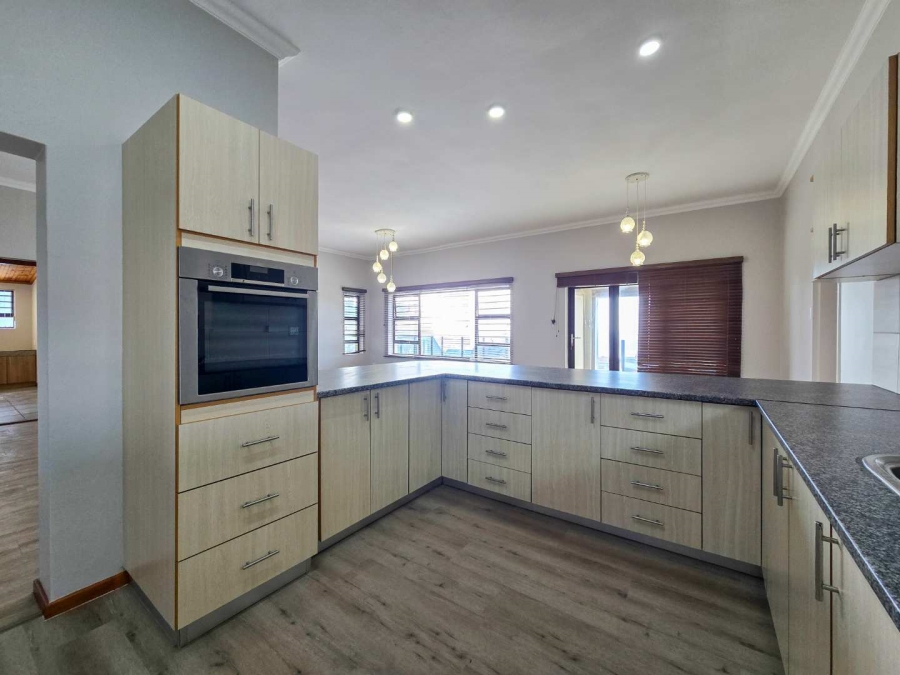 5 Bedroom Property for Sale in Jongensfontein Western Cape